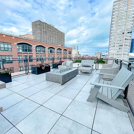 Mccormick Place Magnificent 2Br With Optional Parking, Patio, Gym Access Near Grant Park, Museums, Soldier Field & Lake Shore